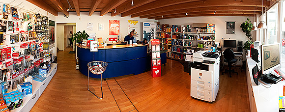 Notre magasin à Orbe vous propose un riche assortiment de consommables, d'accessoires, de logiciels, d'imprimantes et de PC's.